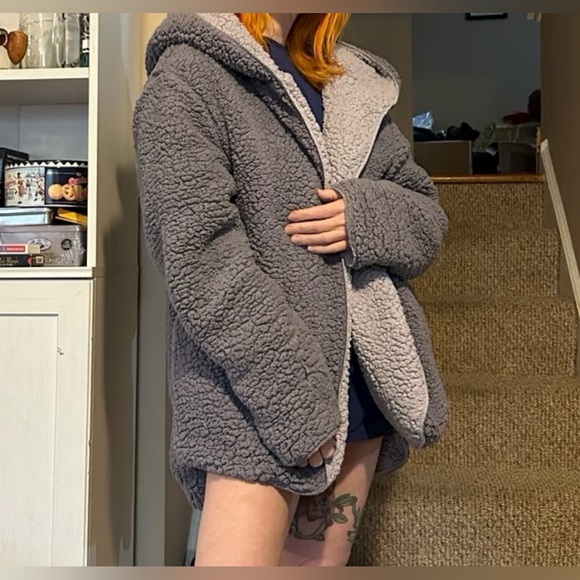Urban Outfitters Carmella Cozy Gray Sherpa Jacket Medium EUC - Picture 1 of 9